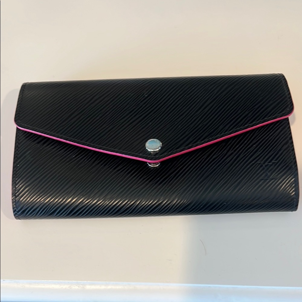 Louis Vuitton Black and Pink Wallet Sleek Design